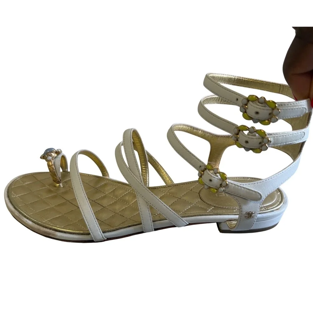 Chanel CC White Leather Strappy Gladiator Sandals Toe Loop Grippiz Jewel 38